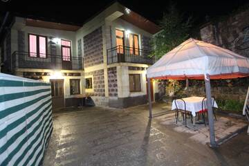 Фото номера Дом с 3 спальнями Дома для отпуска DREAM HOUSE with FIREPLACE г. Цахкадзор 8