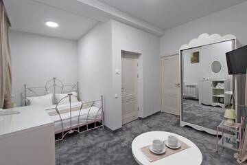 Фото номера Двухместный номер Делюкс с 1 кроватью Отель Elis Hotel in Tsaghkadzor г. Цахкадзор 14