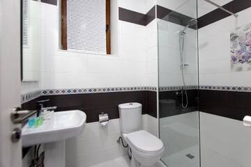 Фото номера Двухместный номер Делюкс с 1 кроватью Отель Elis Hotel in Tsaghkadzor г. Цахкадзор 11