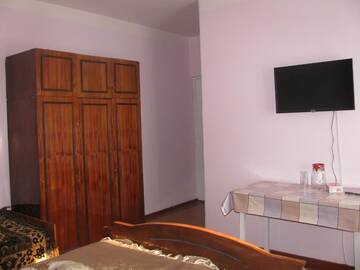 Фото номера Стандартный трехместный номер Гостевой дом Ani Guest House г. Цахкадзор 5