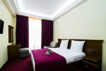 Фото номера Двухместный номер Делюкс с 1 кроватью Отель Elegant Hotel &amp; Resort г. Цахкадзор 2