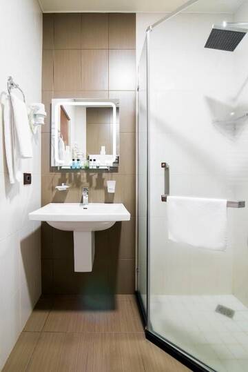 Фото номера Стандартный двухместный номер с 2 отдельными кроватями Отель Elegant Hotel &amp; Resort г. Цахкадзор 15