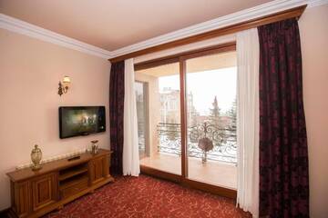 Фото номера Двухместный номер Делюкс с 1 кроватью Отель Hotel Russia г. Цахкадзор 6