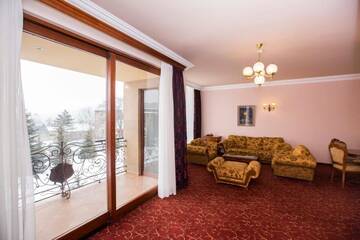 Фото номера Двухместный номер Делюкс с 1 кроватью Отель Hotel Russia г. Цахкадзор 4