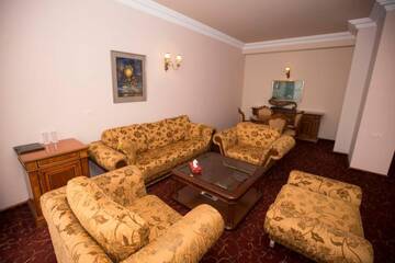 Фото номера Двухместный номер Делюкс с 1 кроватью Отель Hotel Russia г. Цахкадзор 5
