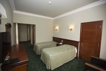 Фото номера Стандартный двухместный номер с 2 отдельными кроватями Отель Hotel Russia г. Цахкадзор 3