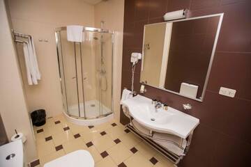 Фото номера Полулюкс Отель Hotel Russia г. Цахкадзор 5