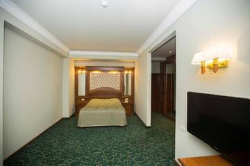 Фото номера Полулюкс Отель Hotel Russia г. Цахкадзор 2