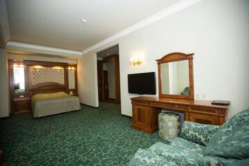 Фото номера Полулюкс Отель Hotel Russia г. Цахкадзор 3
