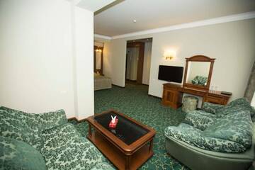 Фото номера Полулюкс Отель Hotel Russia г. Цахкадзор 4