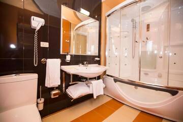 Фото номера Двухместный номер Делюкс с 1 кроватью Отель Hotel Russia г. Цахкадзор 9