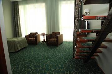 Фото номера Двухуровневый семейный номер Отель Hotel Russia г. Цахкадзор 2