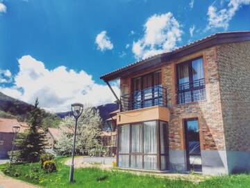 Фото номера Коттедж Комплексы для отдыха с коттеджами/бунгало Teghenis Holiday Home г. Цахкадзор 4