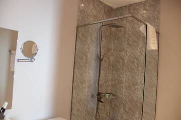 Фото номера Большой двухместный номер с 1 кроватью Отель Aurora Resort Tsaghkadzor г. Цахкадзор 6