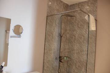 Фото номера Большой двухместный номер с 1 кроватью Отель Aurora Resort Tsaghkadzor г. Цахкадзор 11