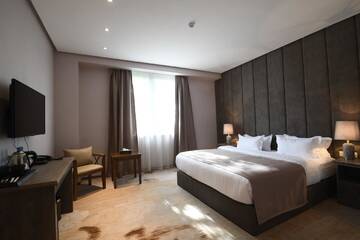Фото номера Большой двухместный номер с 1 кроватью Отель Aurora Resort Tsaghkadzor г. Цахкадзор 2
