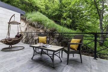 Фото номера Семейный номер Отель Aurora Resort Tsaghkadzor г. Цахкадзор 3