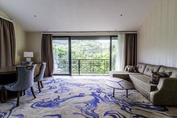 Фото номера Президентский люкс Отель Aurora Resort Tsaghkadzor г. Цахкадзор 4