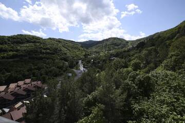 Фото номера Двухместный номер Делюкс с 1 кроватью Отель Aurora Resort Tsaghkadzor г. Цахкадзор 2