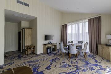 Фото номера Президентский люкс Отель Aurora Resort Tsaghkadzor г. Цахкадзор 7