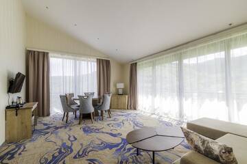 Фото номера Президентский люкс Отель Aurora Resort Tsaghkadzor г. Цахкадзор 5