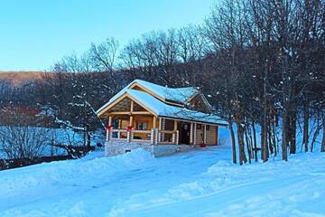 Фото номера Шале с двумя спальнями Шале Chalet Nairi Garden г. Цахкадзор 13