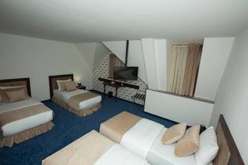 Фото номера Четырехместный номер Отель Faria Boutique Hotel г. Цахкадзор 2