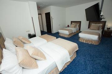 Фото номера Четырехместный номер Отель Faria Boutique Hotel г. Цахкадзор 3
