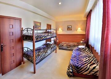 Фото номера Четырехместный номер с ванной комнатой Хостелы Hostel Tsaghkadzor г. Цахкадзор 5