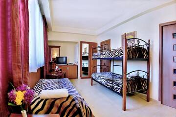 Фото номера Четырехместный номер с ванной комнатой Хостелы Hostel Tsaghkadzor г. Цахкадзор 3