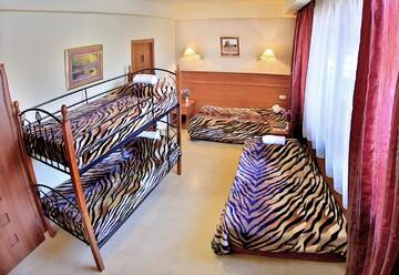 Фото номера Четырехместный номер с ванной комнатой Хостелы Hostel Tsaghkadzor г. Цахкадзор 4